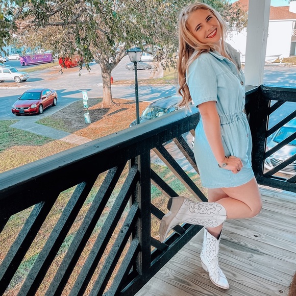 Meet your Posher, Caroline - Picture 1 of 1